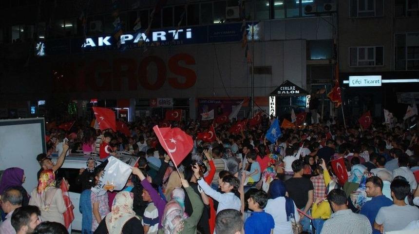 Adıyaman&rsquo;da Coşkulu Se&ccedil;im Kutlaması