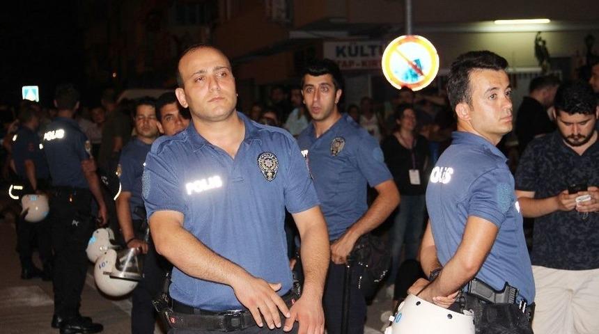 Adana&rsquo;da Chp&rsquo;liler İl&ccedil;e Se&ccedil;im Kurulu &Ouml;n&uuml;nde Ysk&rsquo;yı Protesto Etti