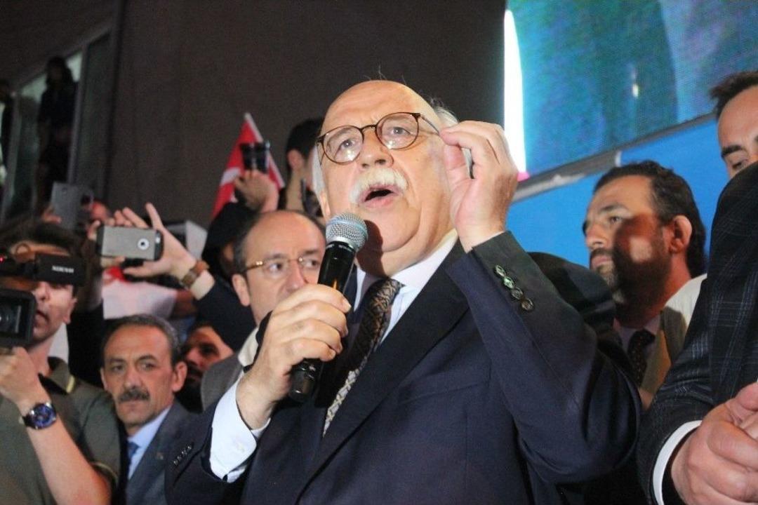 Ak Parti&rsquo;li Milletvekilleri Se&ccedil;imi Şarkılarla Kutladı