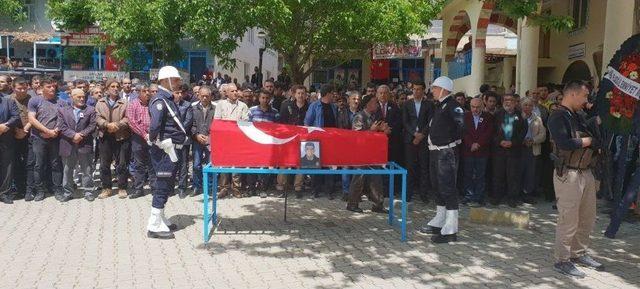 Trafik Kazasında Hayatını Kaybeden Polis, Son Yolculuğuna Uğurlandı 1