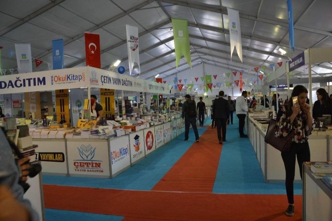 Başkan Kafaoğlu&rsquo;ndan Gen&ccedil;lere Kitap Okuma &Ccedil;ağrısı