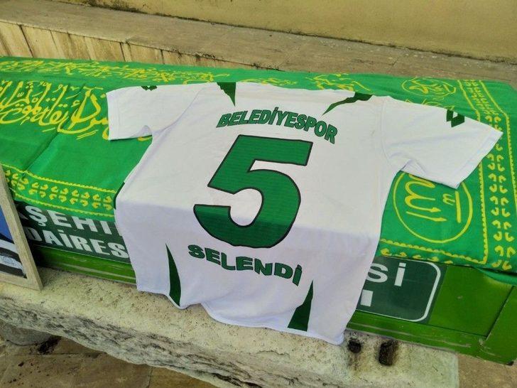 Kazada Ölen Amatör Futbolcu Toprağa Verildi G3