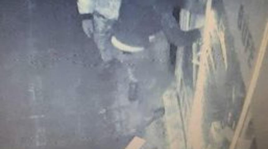 Sigara Hırsızları Kamerada