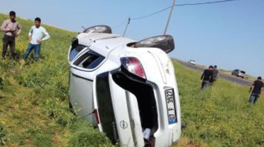 Devrilen Otomobilin S&uuml;r&uuml;c&uuml;s&uuml; Yaralandı