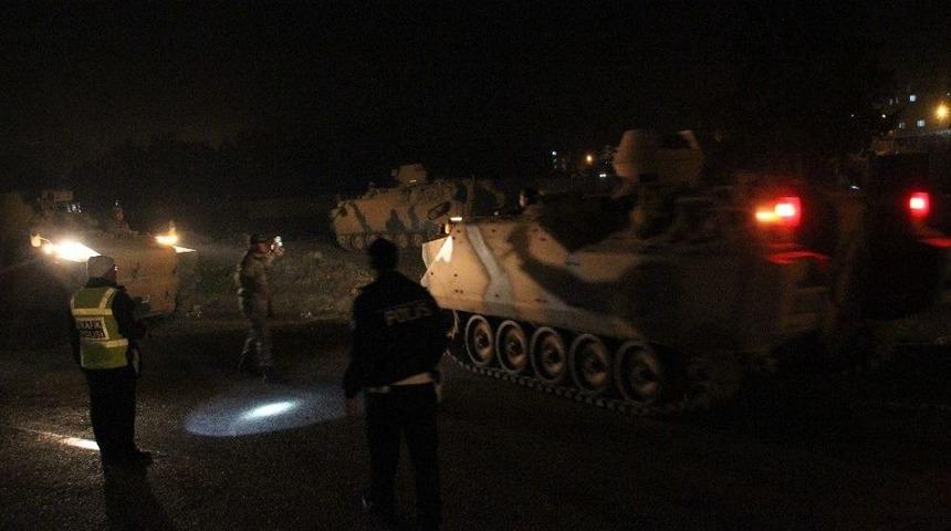 Hatay Sınırına Askeri Sevkiyat S&uuml;r&uuml;yor