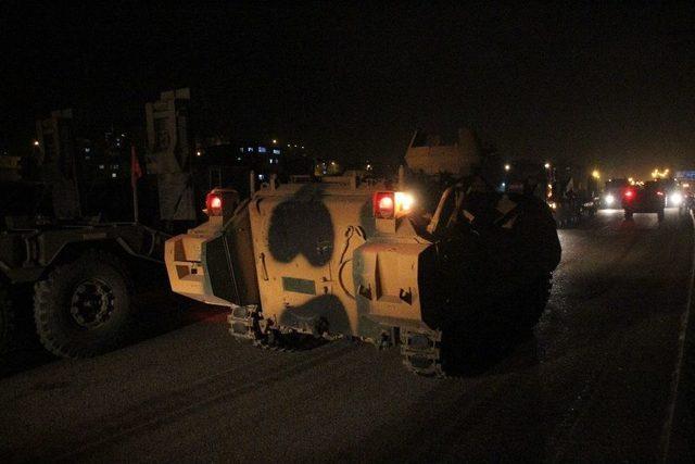 Hatay Sınırına Askeri Sevkiyat Sürüyor