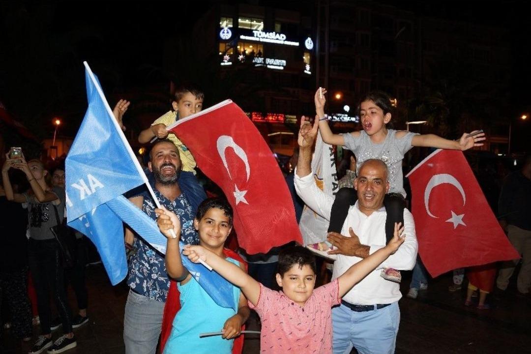 Aydın&rsquo;da Ak Parti&rsquo;nin Zaferi Coşkuyla Kutlandı