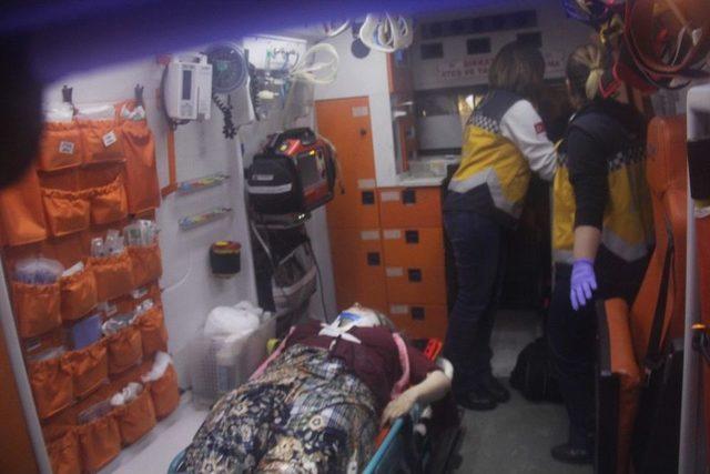 Otomobil Refüje Çarptı: 1 Ölü, 1 Yaralı 1