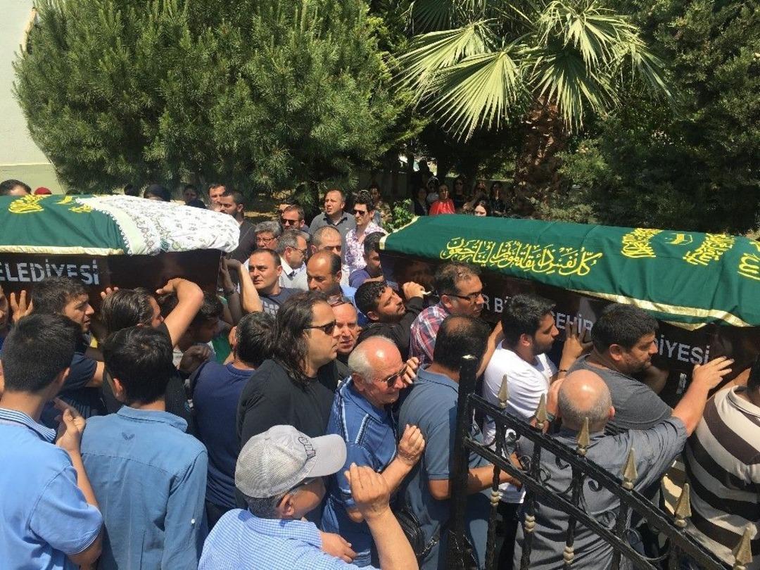 Kazada &Ouml;len Aynı Aileden 5 Kişi G&ouml;zyaşlarıyla Toprağa Verildi