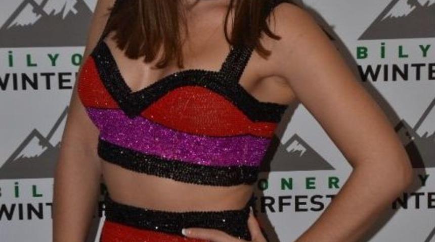 Simge’den Uludağ Sahnesinde İnanılmaz Dans Şovu