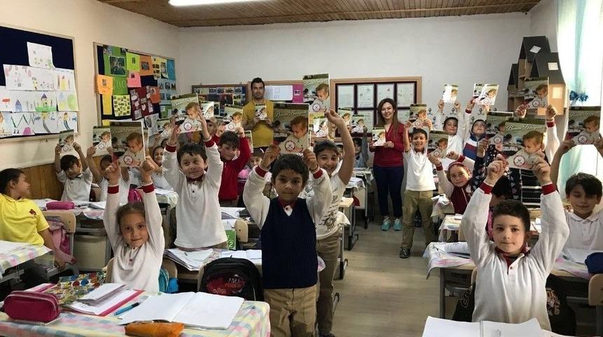 K&uuml;&ccedil;&uuml;k Yazarlardan Hikaye Kitabı