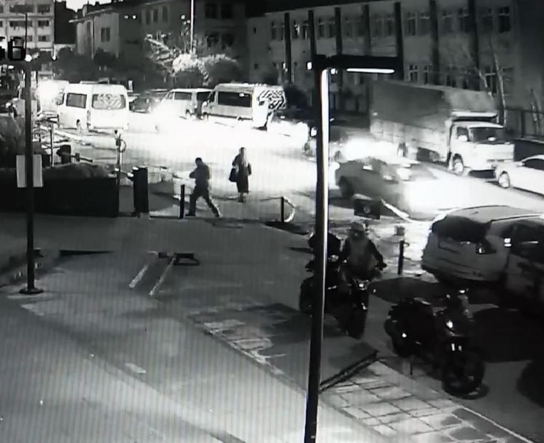 (&ouml;zel) Vatandaşların G&ouml;z&uuml; &Ouml;n&uuml;nde 20 Saniyede Motosikleti B&ouml;yle &Ccedil;aldılar