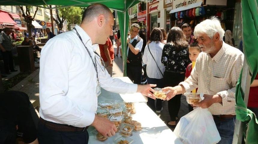 Odunpazarı Belediyesi Kandil Simidi Dağıttı