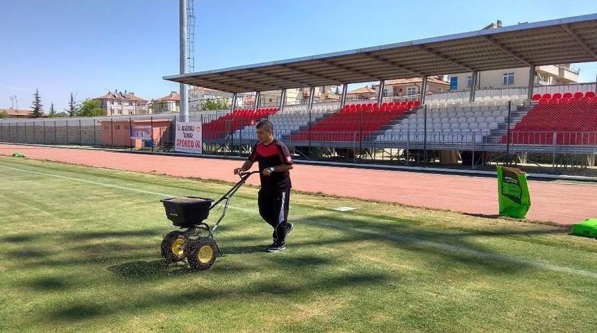 Karaman&rsquo;da, Kemal Kaynaş Stadyumu&rsquo;nun &Ccedil;imleri Bakıma Alındı