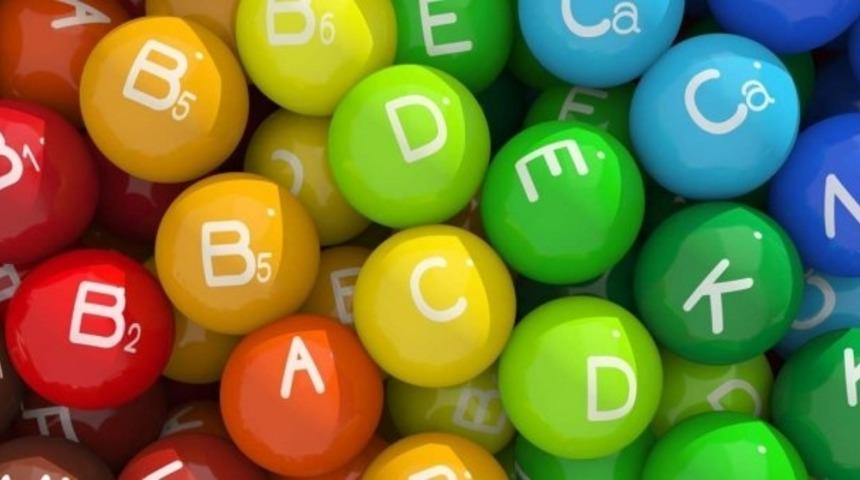 Cildiniz Kuru ve Sa&ccedil;larınız D&ouml;k&uuml;l&uuml;yorsa Sebebi Bu Vitaminlerin  Eksikliği!