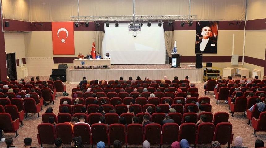 Km&uuml;&rsquo;de &lsquo;4. Hastane &Ouml;ncesi Acil Tıp Sempozyumu&rsquo; D&uuml;zenlendi