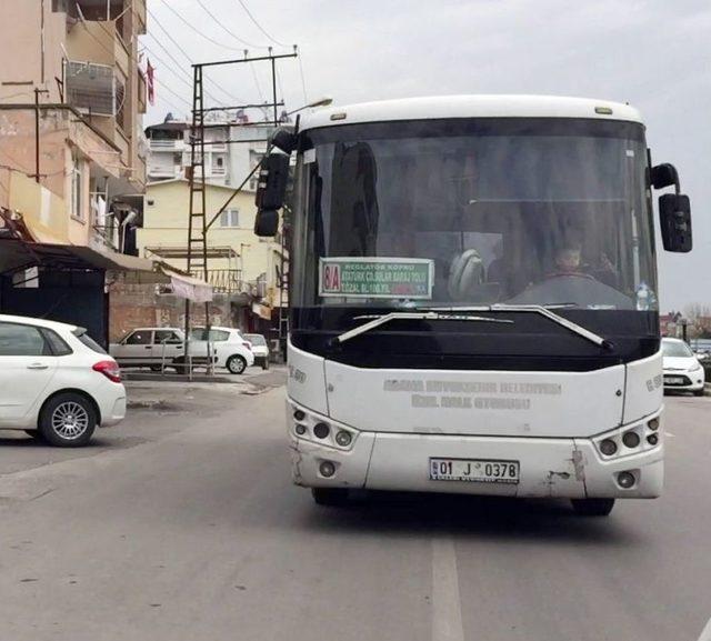 Kucağında Çocuğu, Elinde Telefon İle Otobüs Kullandı