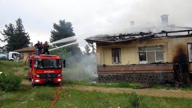 Kilis&rsquo;te &Ouml;ğrenci Yurdu Yakınında Korkutan Yangın 1