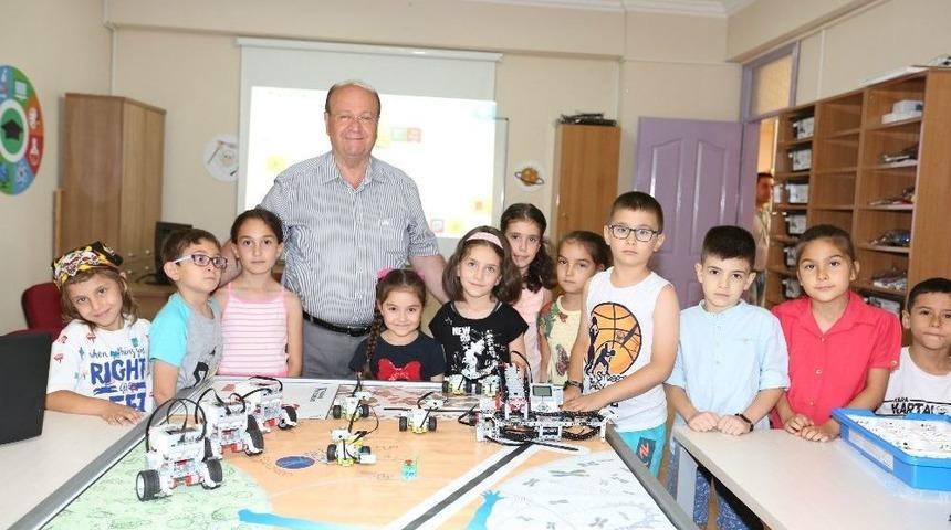 Efeler&rsquo;de Geleceğin Dahileri Yetişiyor