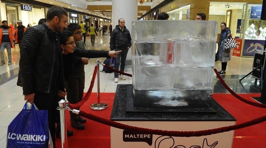 Doğru Tahmin Eden Buzun İ&ccedil;indeki Pırlanta Y&uuml;z&uuml;ğ&uuml; Kazanacak