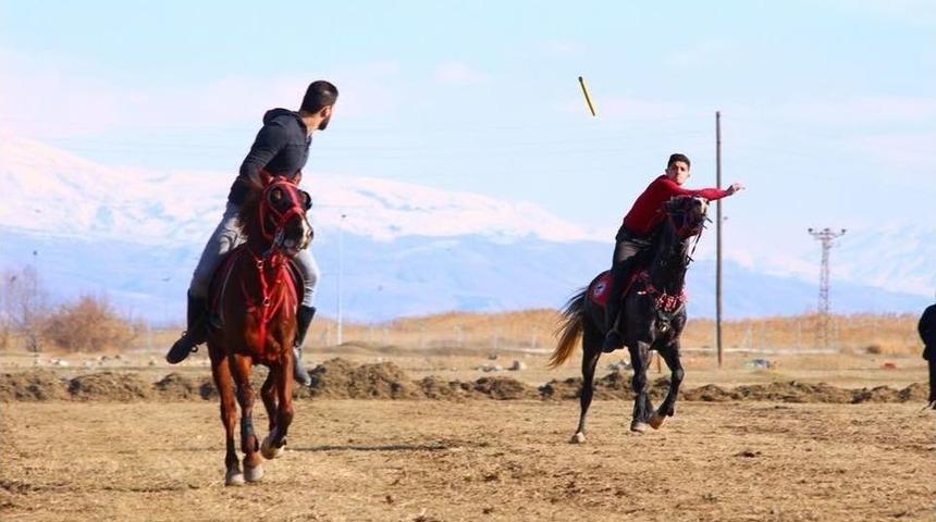 Cirit M&uuml;sabakaları Nefes Kesti