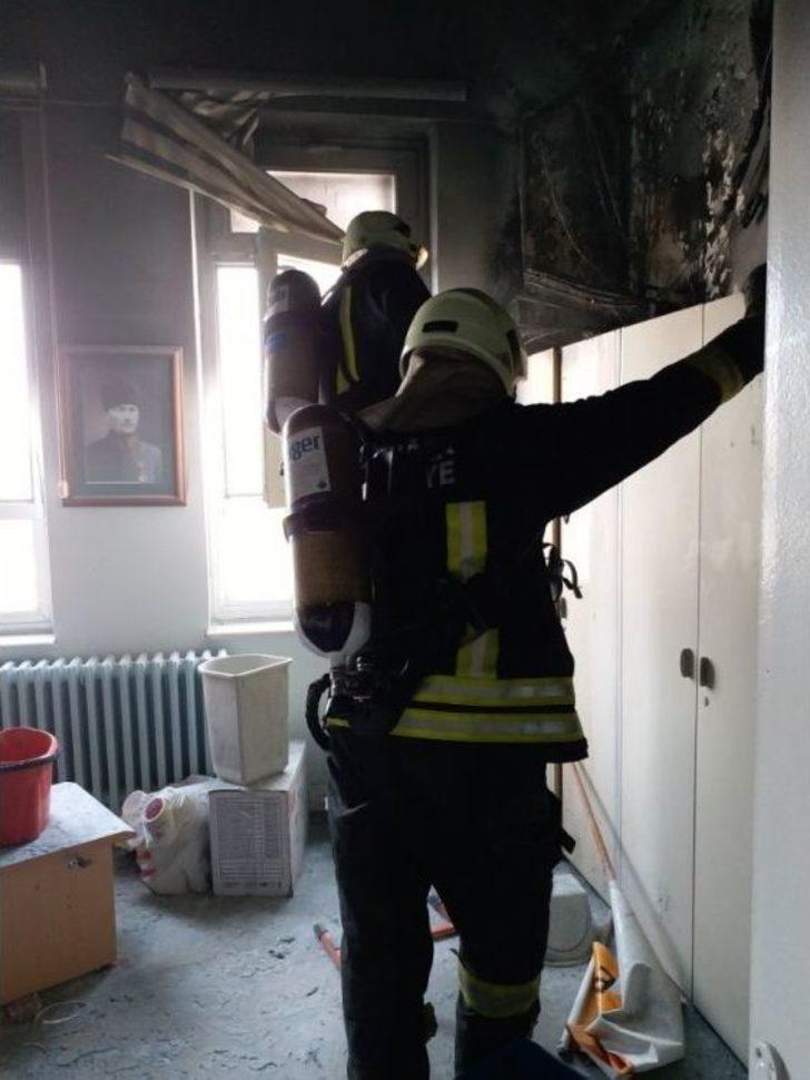 Anadolu Lisesinde Çıkan Yangın Korkuttu G2