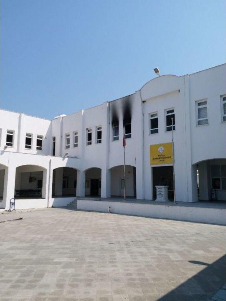 Anadolu Lisesinde Çıkan Yangın Korkuttu G5