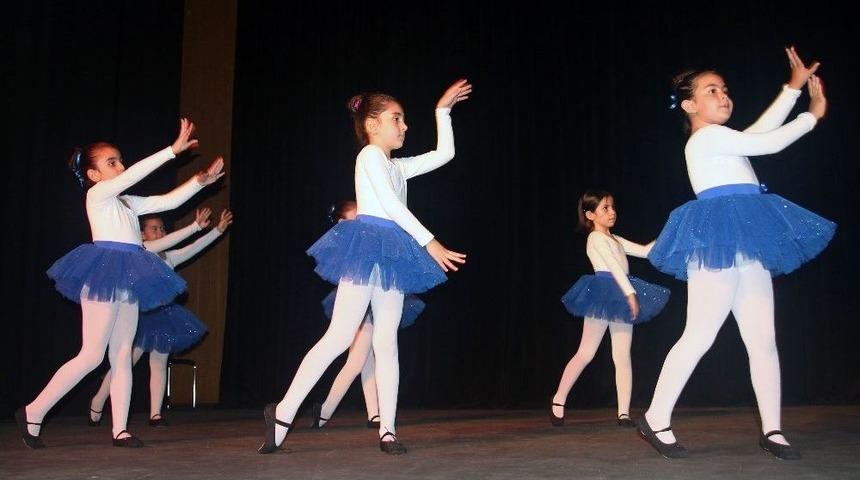 Z&uuml;lf&uuml; Livaneli K&uuml;lt&uuml;r Merkezi İlk Mezunlarını Verdi