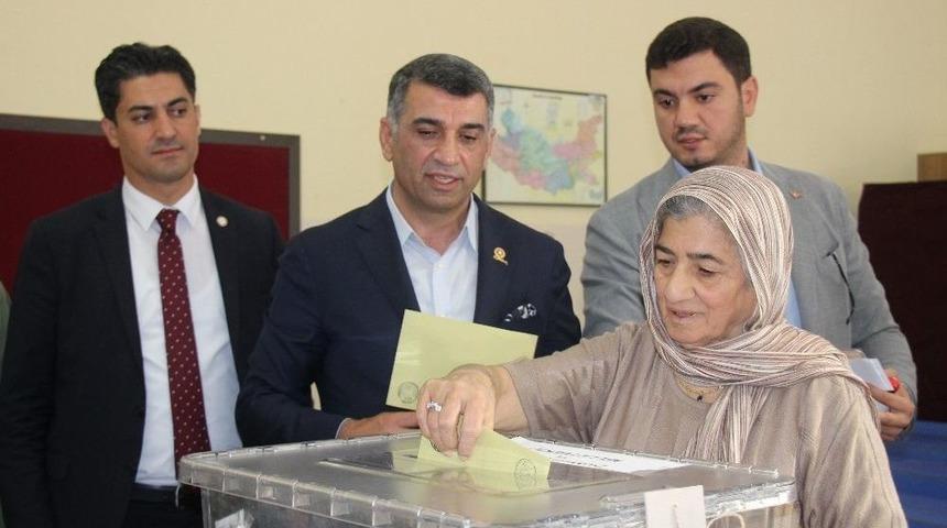 Chp Elazığ’da 41 Yıl Sonra İlk Vekilini Çıkardı