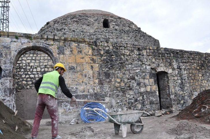Tarihi Mazlum Ağa Hamamı Duvarında Yarasa Kanadı Figürü Çıktı G4
