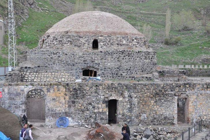 Tarihi Mazlum Ağa Hamamı Duvarında Yarasa Kanadı Figürü Çıktı G5