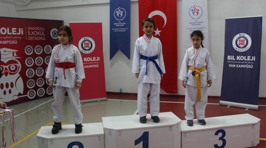 Van&rsquo;da Karate M&uuml;sabakası