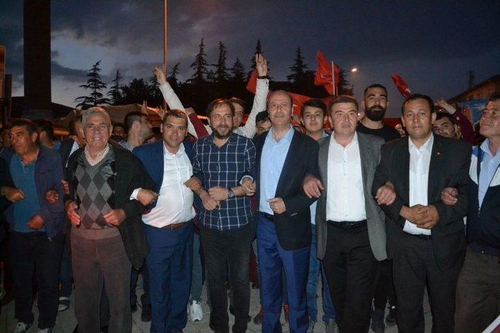 Ak Parti’nin Zaferi Şuhut’ta Coşku İle Kutlandı G1