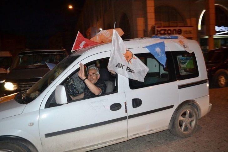 Ak Parti’nin Zaferi Şuhut’ta Coşku İle Kutlandı G3