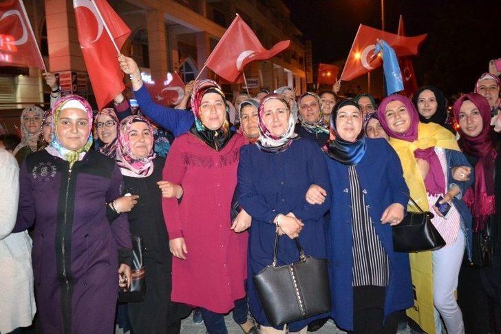 Ak Parti’nin Zaferi Şuhut’ta Coşku İle Kutlandı G4