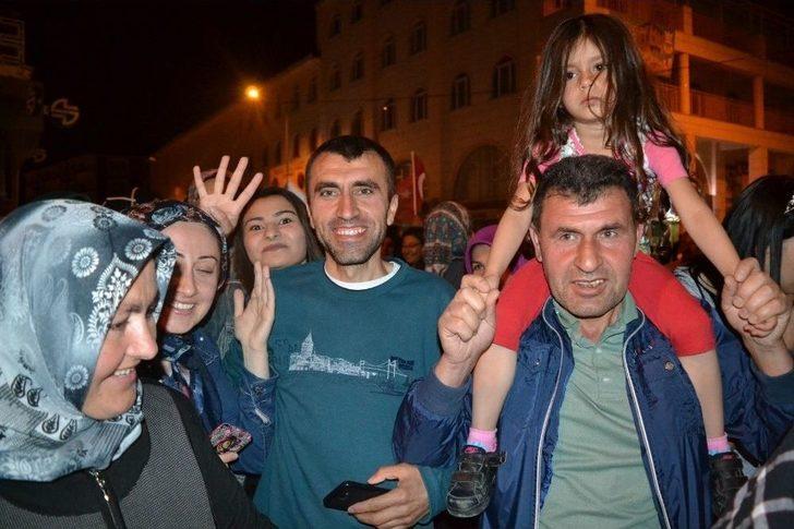 Ak Parti’nin Zaferi Şuhut’ta Coşku İle Kutlandı G5