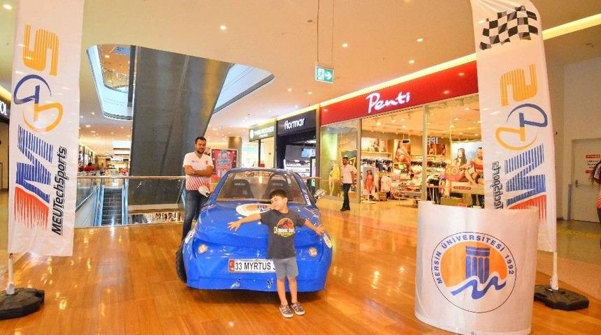 Mucit Gençler Doğa Dostu Otomobillerini Tanıttı