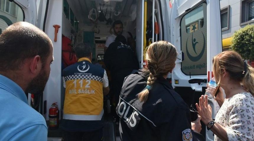 Valilik &Ouml;n&uuml;nde Alacak Verecek Kavgası: 1 Yaralı