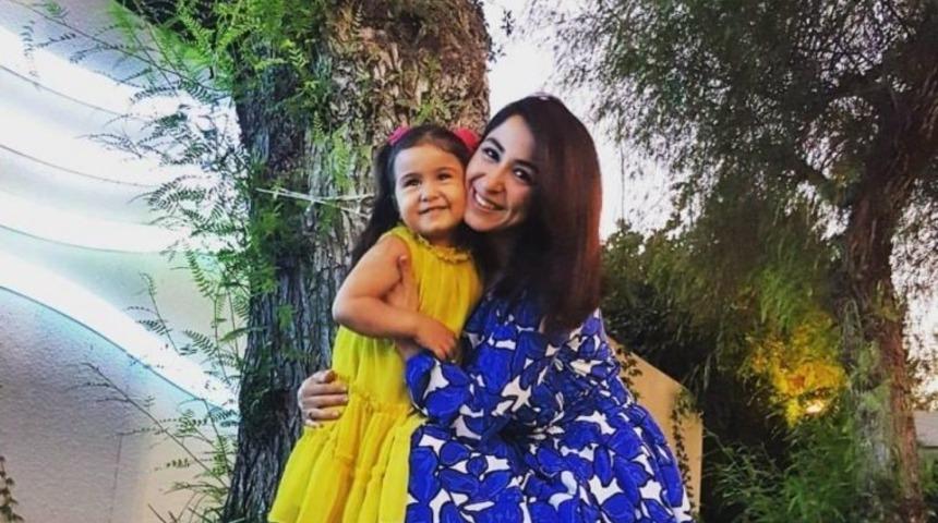 &ldquo;seni De G&ouml;r&uuml;cez Anne Olunca&rdquo; Raflarda