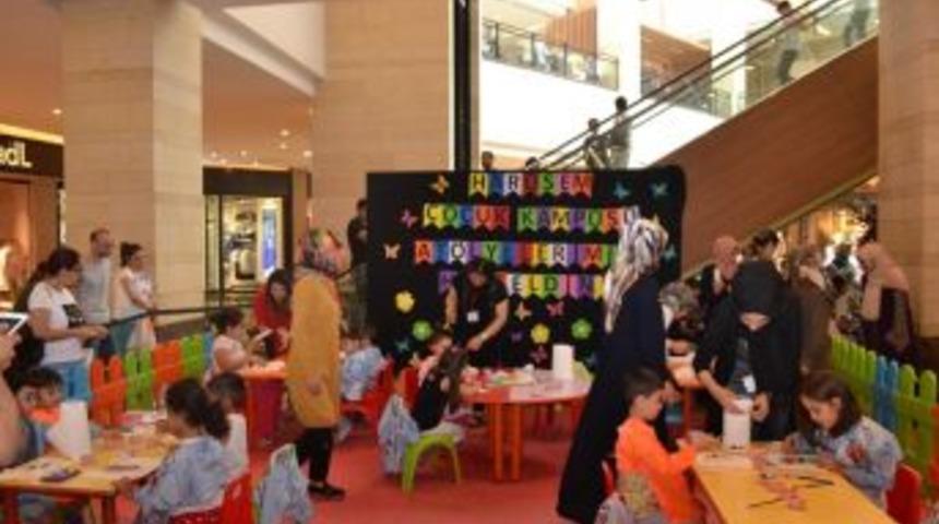 Piazza&rsquo;daki Etkinlikte &Ccedil;ocuklar Yeteneklerini Sergiledi