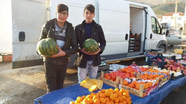 Kışın Ortasında Karpuz Satıyor 1