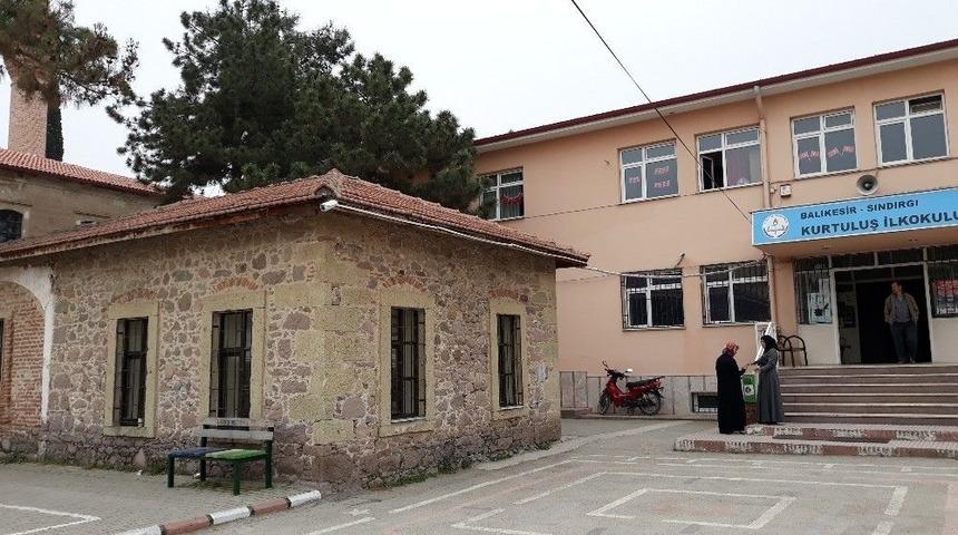 Tarihi Yapı K&uuml;t&uuml;phane Oldu