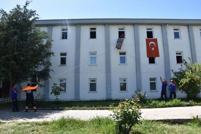 Kız Yurdunda Deprem Tatbikatı