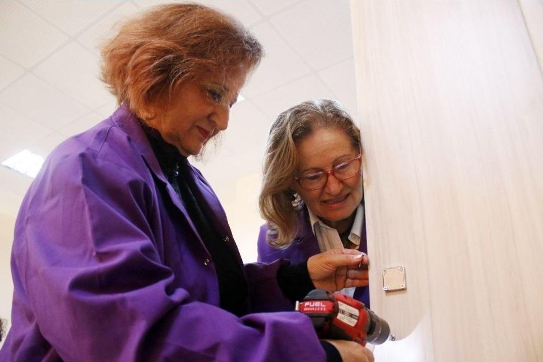 60 Yaş &Uuml;zeri &Uuml;niversitede Sabah Sporla Başlayan Derslerde Erkek &Ouml;ğrenciler &Ouml;rg&uuml; &Ouml;r&uuml;p, Kadınlar Tamirat Yapıyor