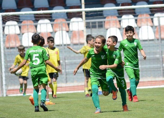 Manisa Büyükşehir’de Futbolcu Seçmeleri Başlıyor