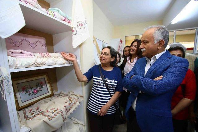 Bayraklı&rsquo;nın Semt Merkezleri Dolup Taşıyor 1