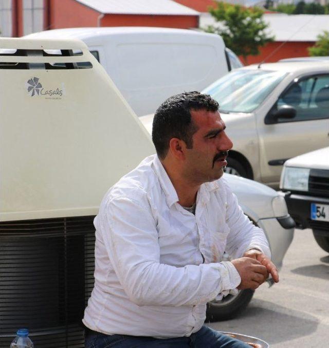 Halk Otobüsü İle Hastaneye Taşındı, Simit Tezgahının Derdine Düştü