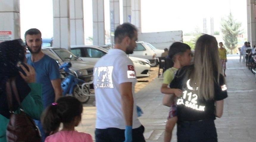 Parkta Oyun Oynayan &Ccedil;ocuğu Yılan Isırdı