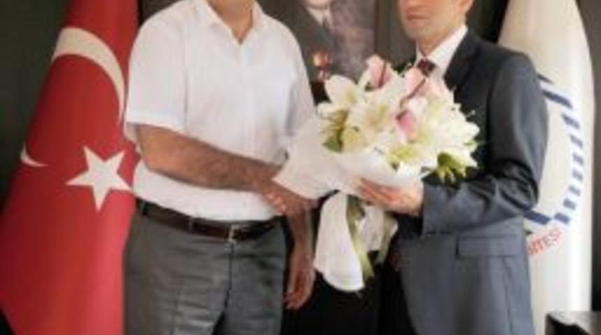 İlahiyat Fak&uuml;ltesi&rsquo;nde Devir Teslim