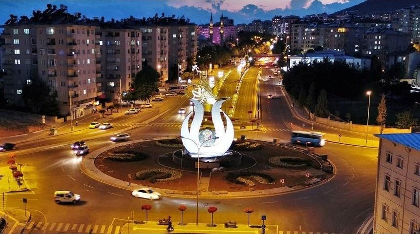 Kavşağa Dev Lale Fig&uuml;r&uuml;